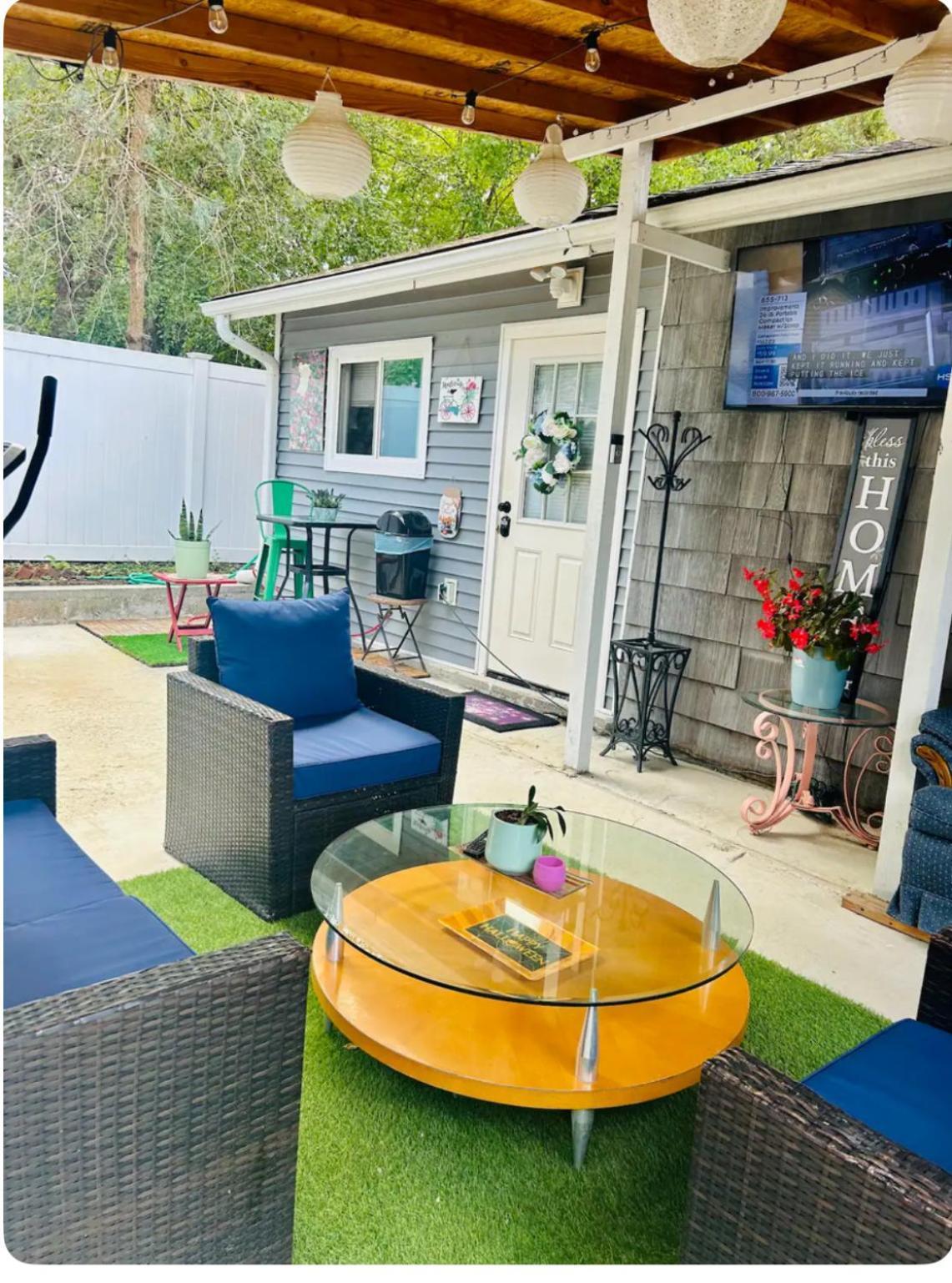 Fancy Studio Private Entrance Selden Exterior photo