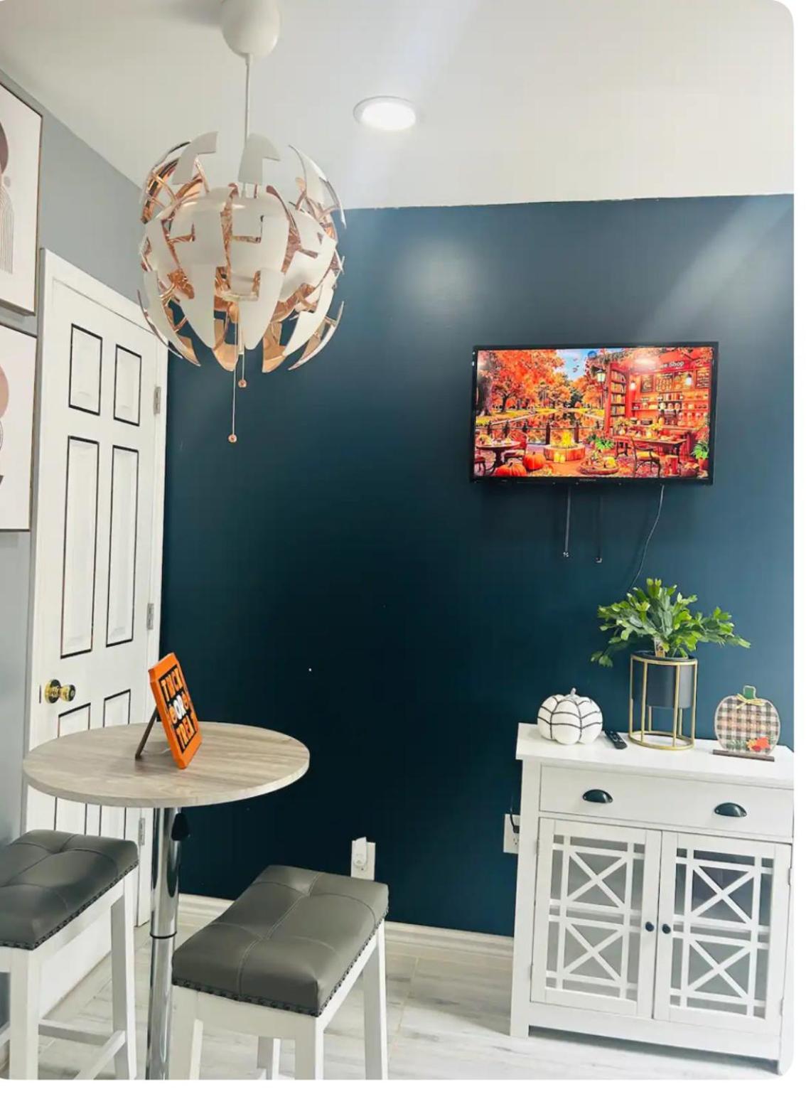 Fancy Studio Private Entrance Selden Exterior photo