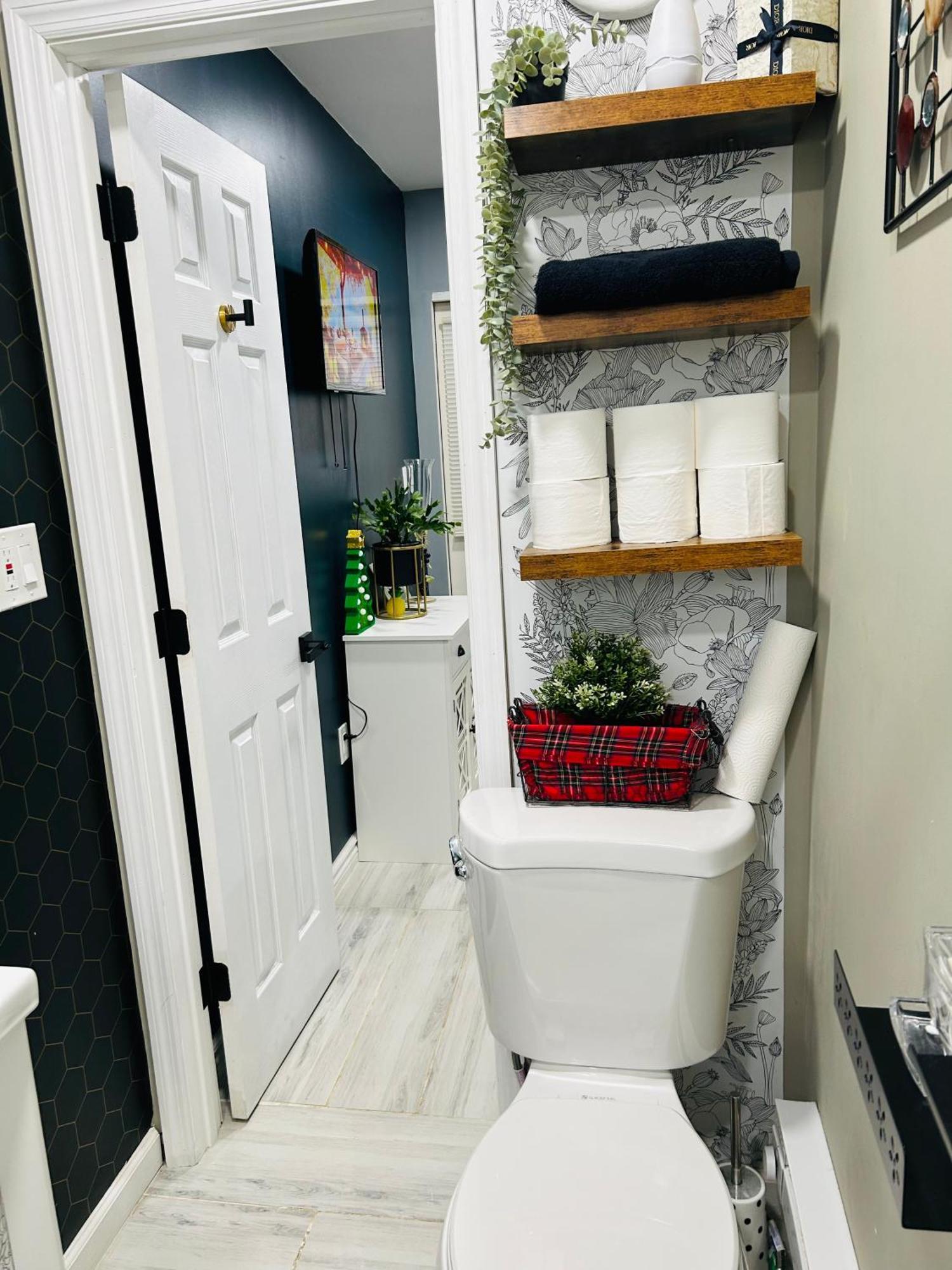 Fancy Studio Private Entrance Selden Exterior photo