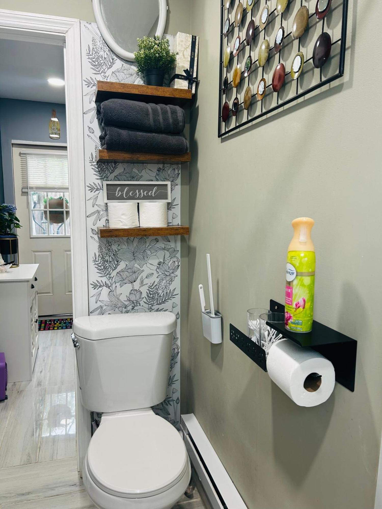 Fancy Studio Private Entrance Selden Exterior photo